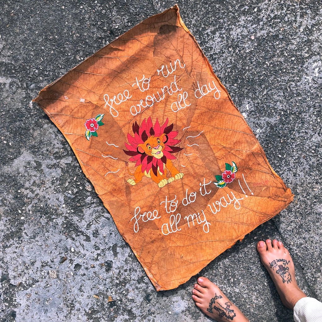 Dibujo original León free sobre papel de hojas reales