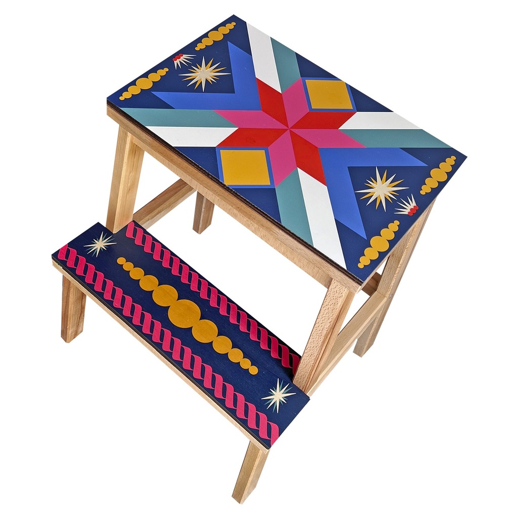 Taburete etnico simetrico