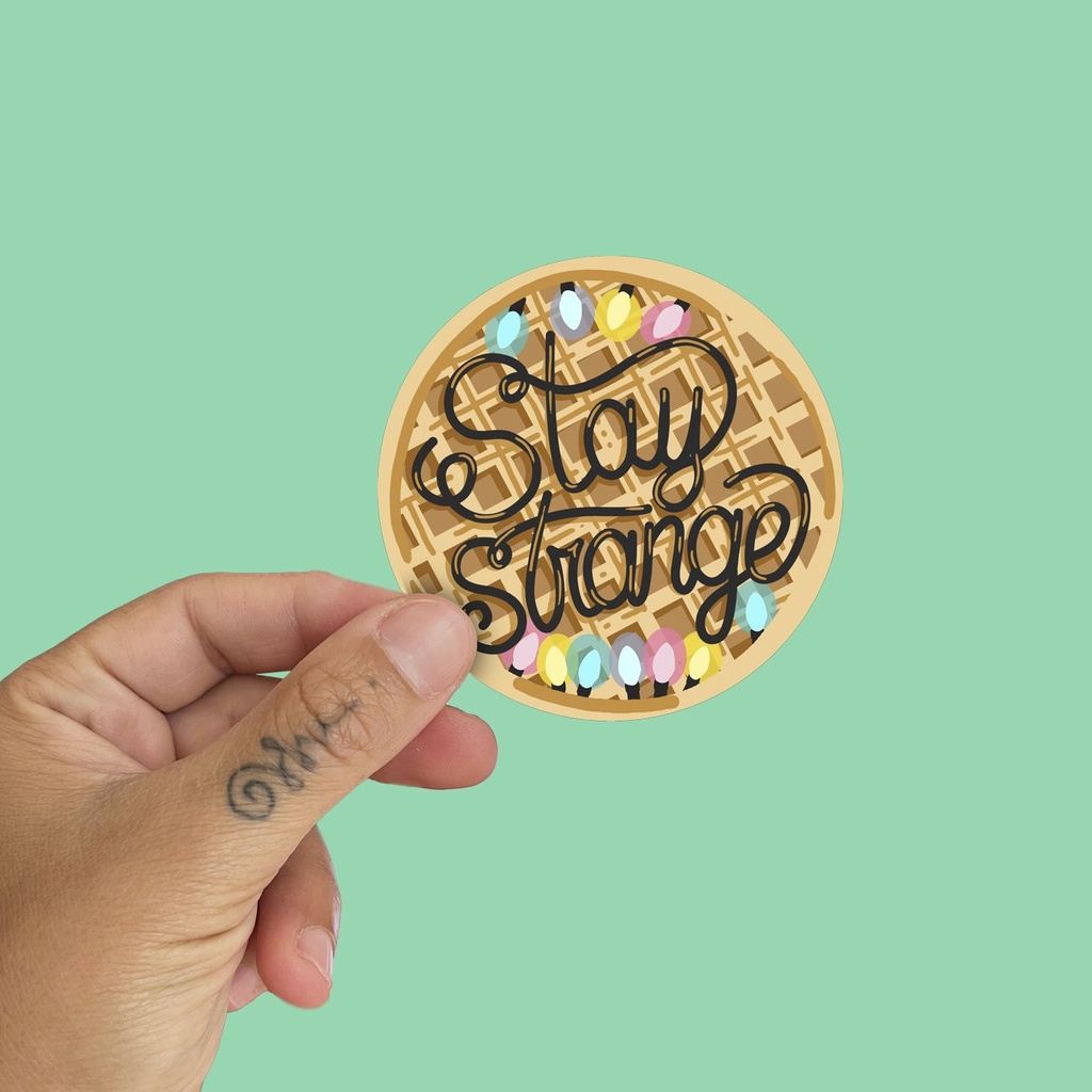 Pegatina Stay Strange by la barbuda