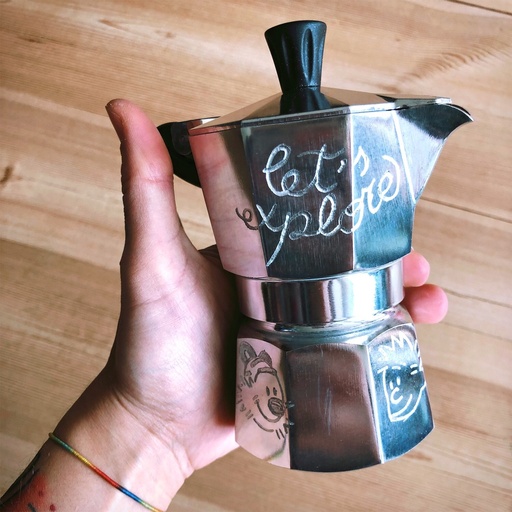 Cafetera Bialetti Moka Express Grabada a mano Explore